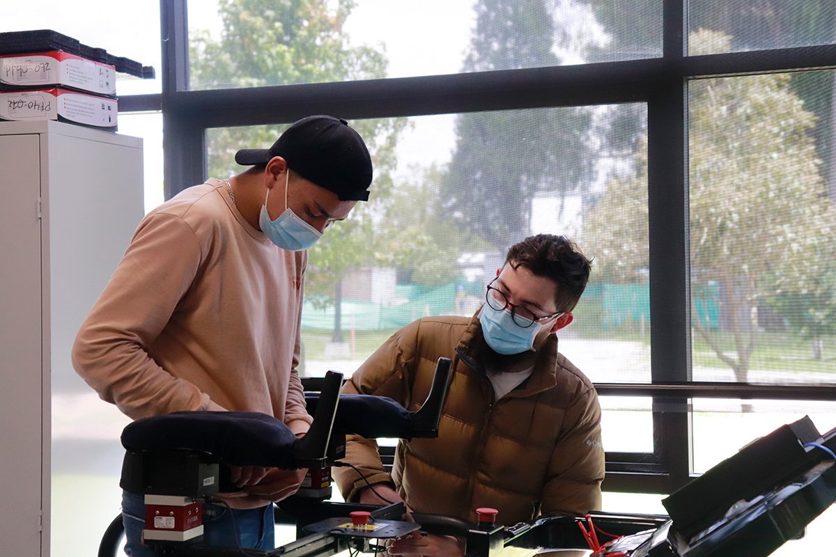 Aspirante en laboratorio de biomédica