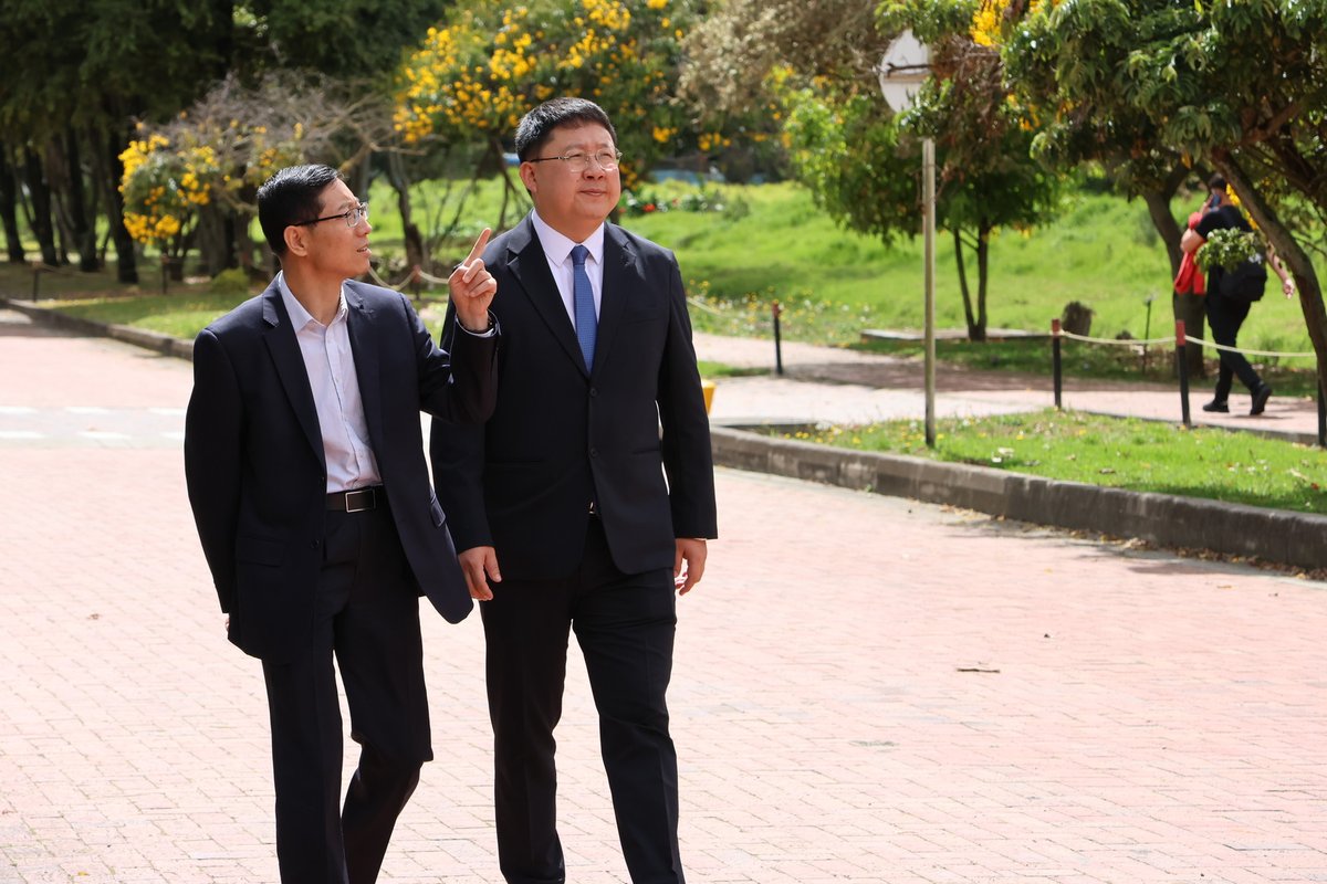 ESCUELA Y METRO LINEA 1