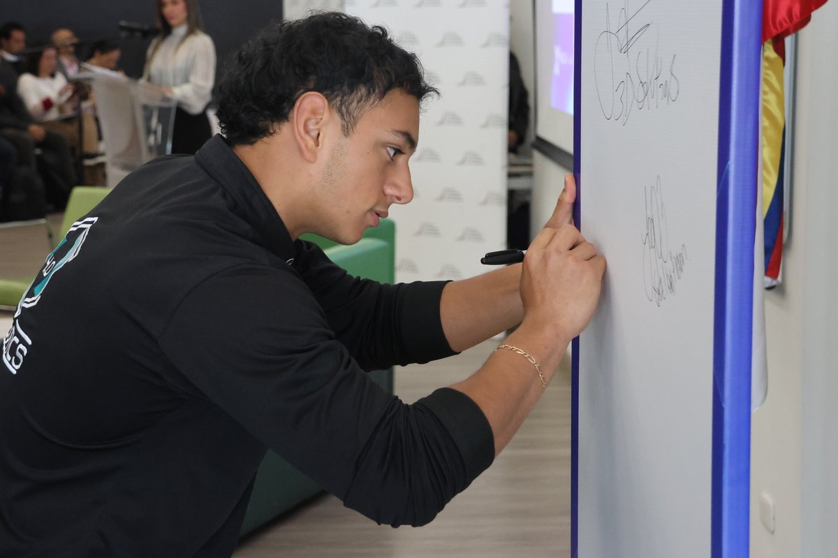 LANZAMIENTO DE HELIX-A - UNIVERSIDAD ESCUELA COLOMBIANA DE INGENIERÍA JULIO GARAVITO