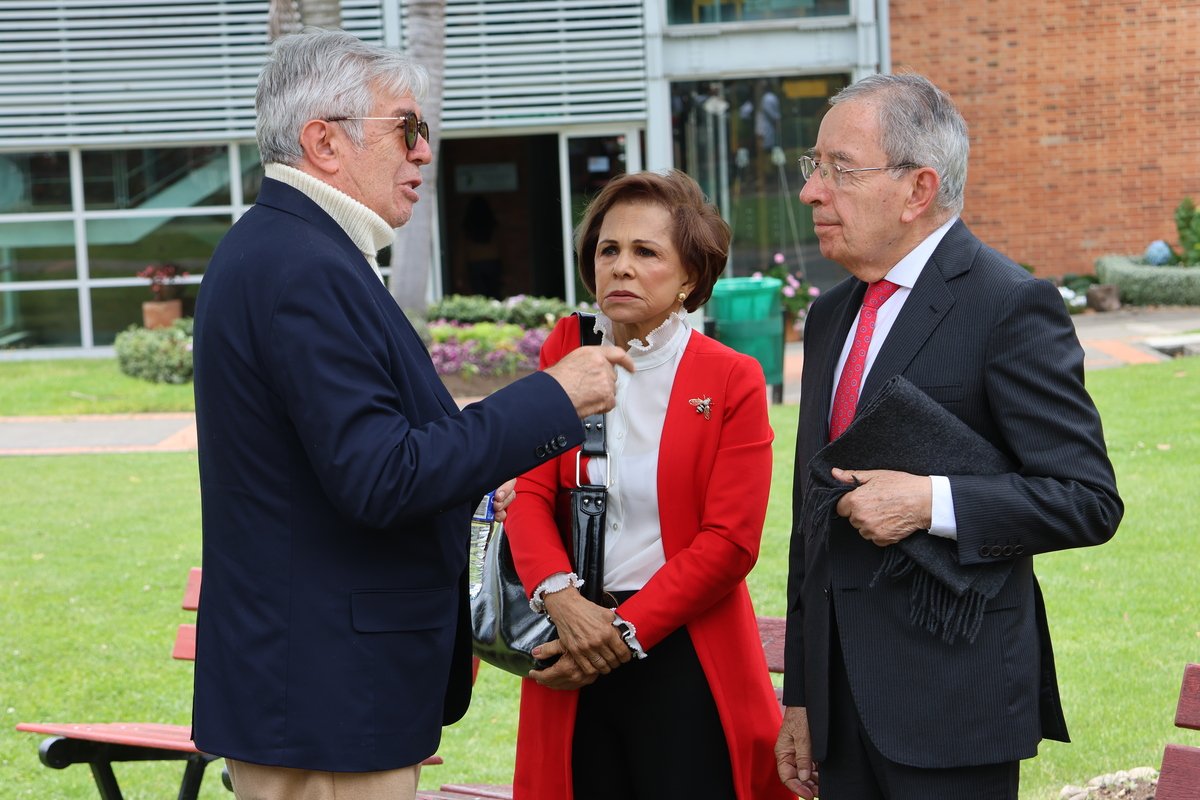 ENTREGA PLAZOLETA DE FUNDADORES - UNIVERSIDAD ESCUELA COLOMBIANA DE INGENIERÍA JULIO GARAVITO