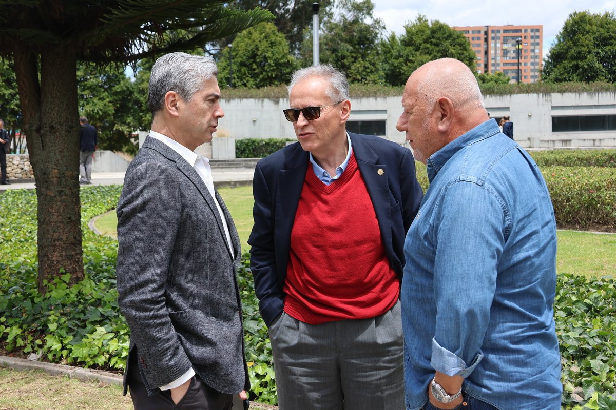 ENTREGA PLAZOLETA DE FUNDADORES - UNIVERSIDAD ESCUELA COLOMBIANA DE INGENIERÍA JULIO GARAVITO