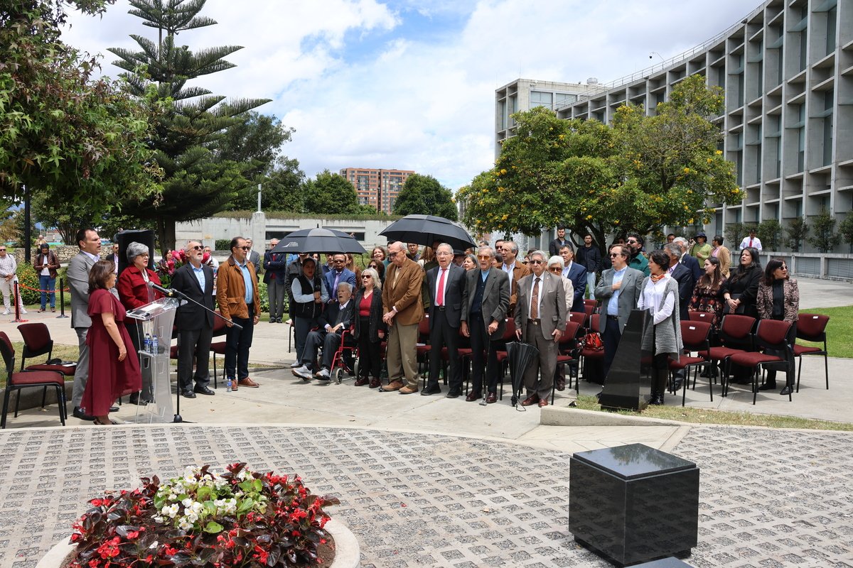 ENTREGA PLAZOLETA DE FUNDADORES - UNIVERSIDAD ESCUELA COLOMBIANA DE INGENIERÍA JULIO GARAVITO
