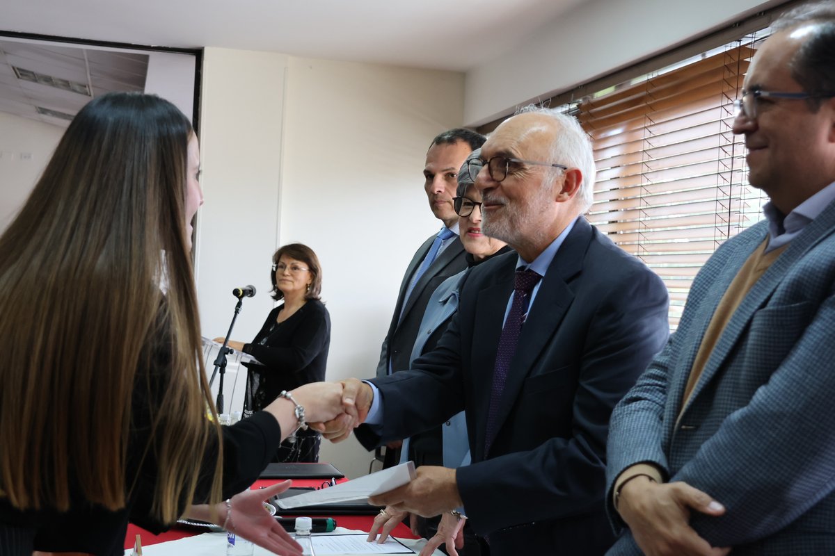 BECAS EXCELENCIA