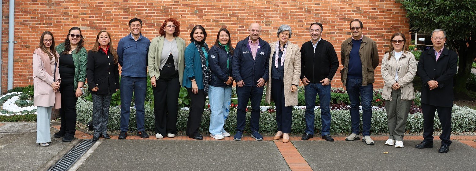 Visita secretario de ciencia