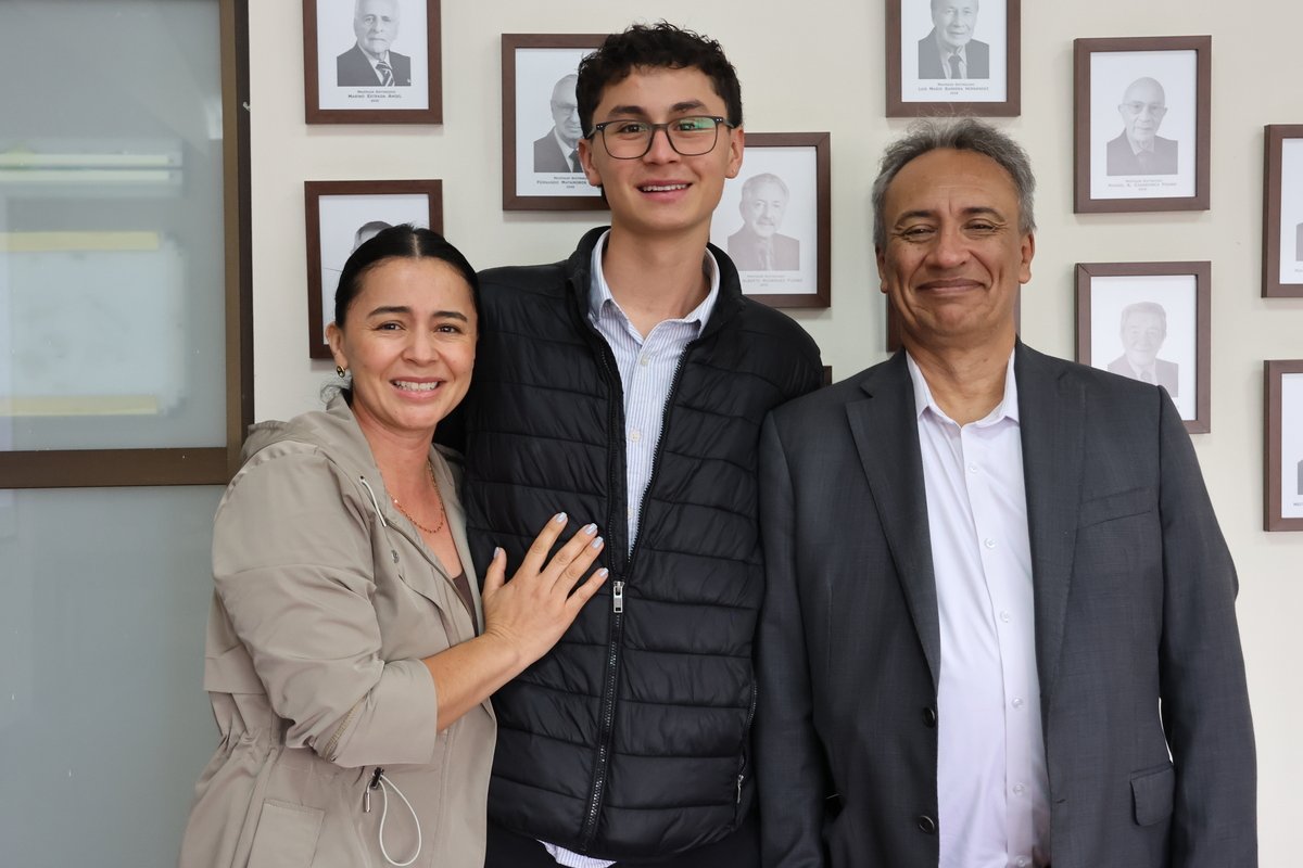 BECAS FUNDADORES BOLIVAR DAVIVIENDA - UNIVERSIDAD ESCUELA COLOMBIANA DE INGENIERÍA JULIO GARAVITO