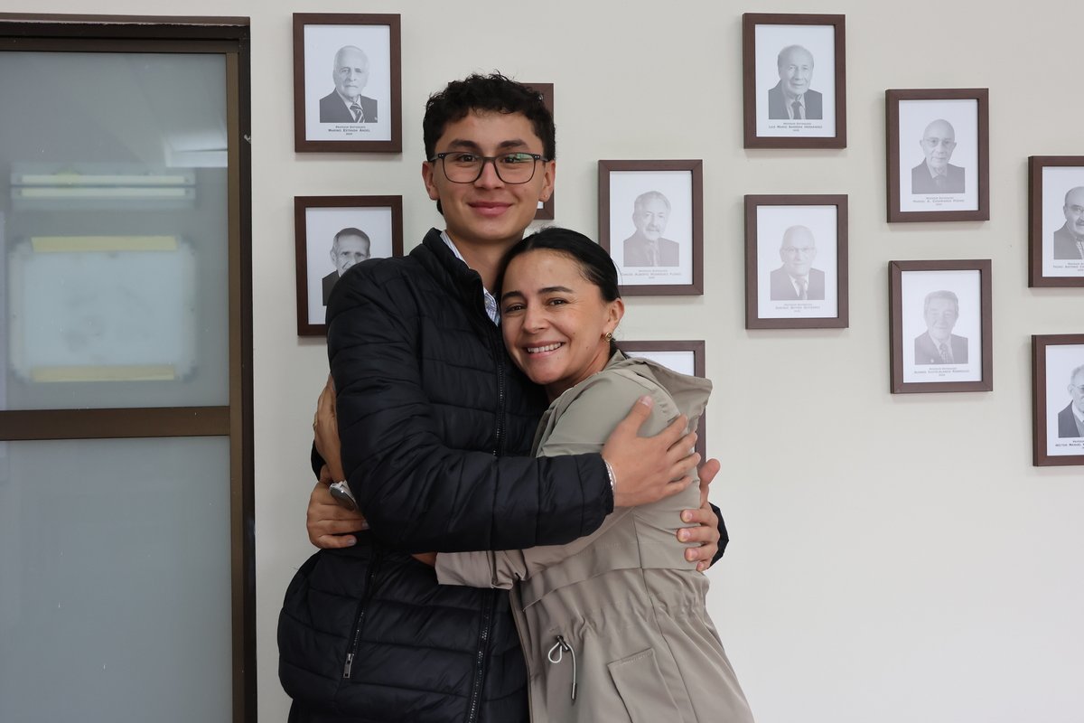 BECAS FUNDADORES BOLIVAR DAVIVIENDA - UNIVERSIDAD ESCUELA COLOMBIANA DE INGENIERÍA JULIO GARAVITO
