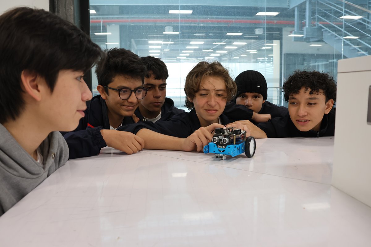 CONEXIA 2025 - Conecta, innova y transforma el mundo con inteligencia artificial.