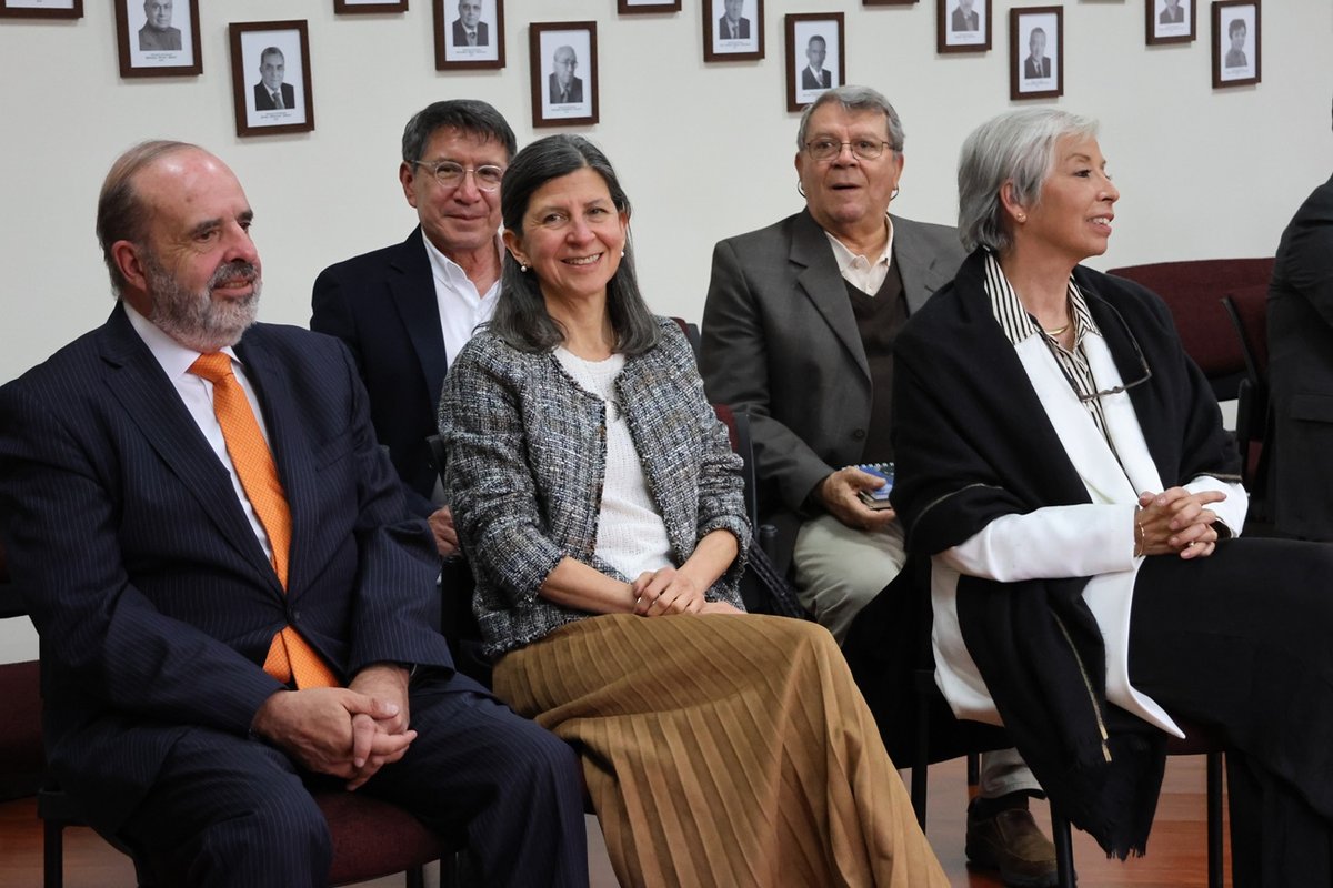 CLAUSTRO 2025-2033
