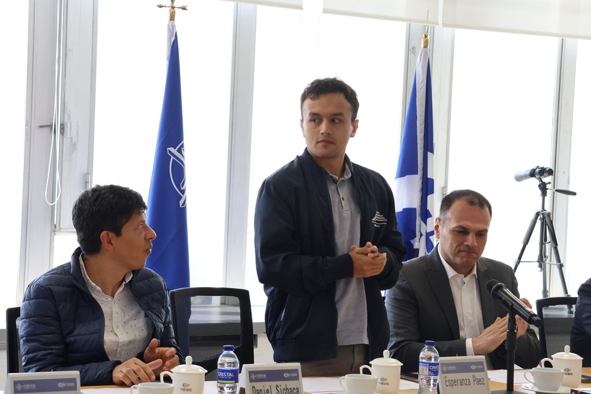 Ceremonia de inauguración de la Alianza Universitaria Empresarial Ferroviaria de Bogotá