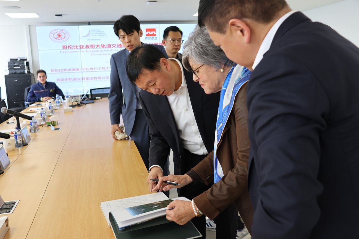 Ceremonia de inauguración de la Alianza Universitaria Empresarial Ferroviaria de Bogotá