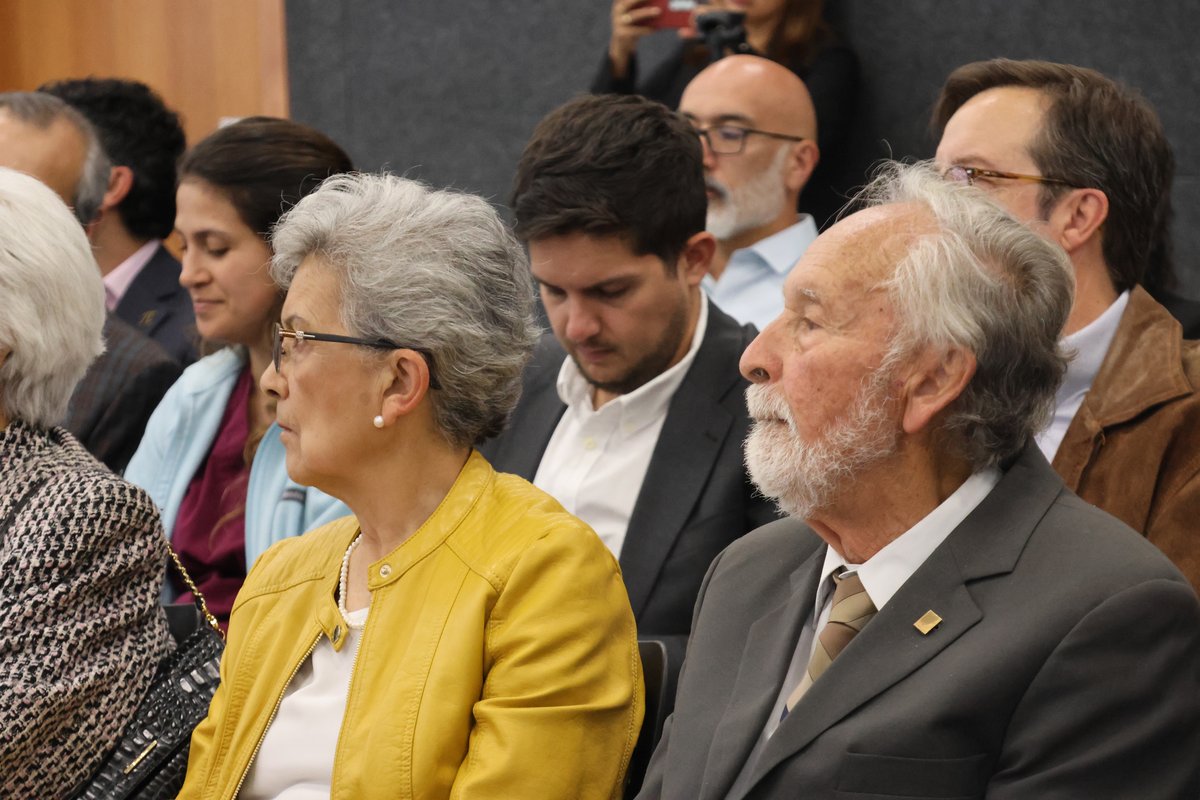 HOMENAJE A FUNDADORES
