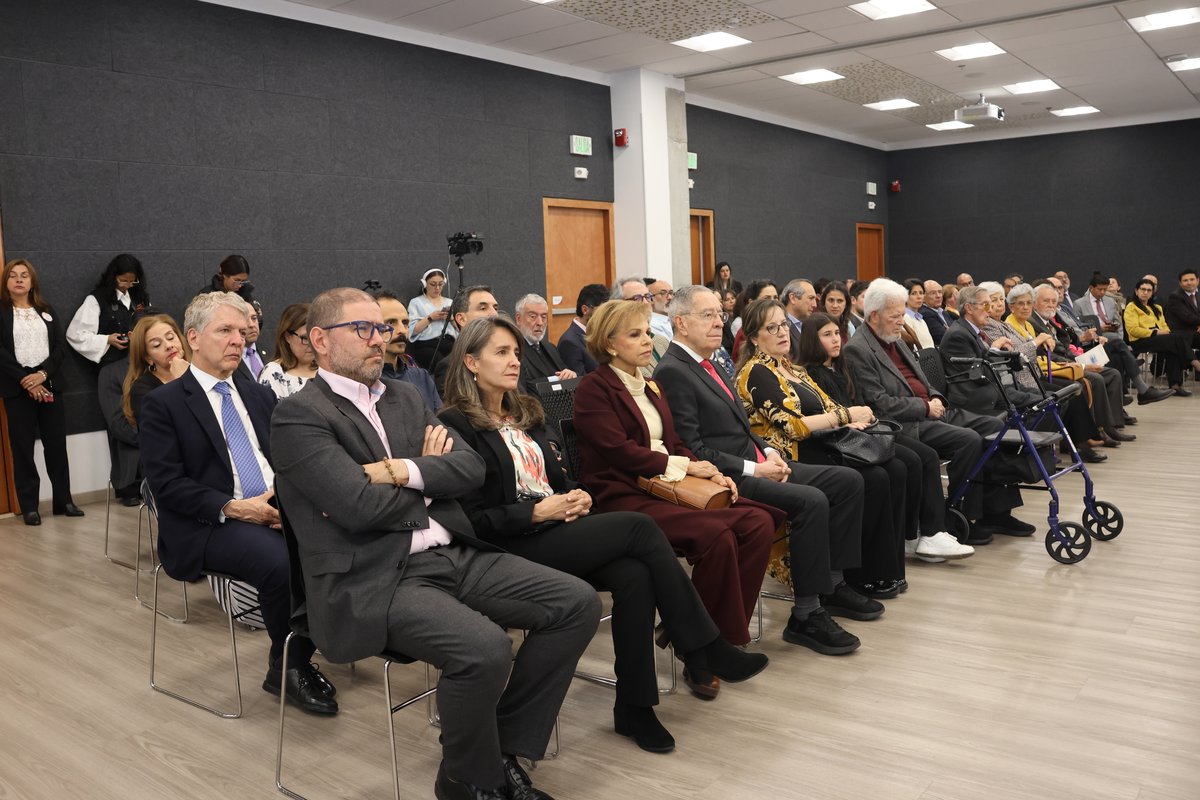 HOMENAJE A FUNDADORES