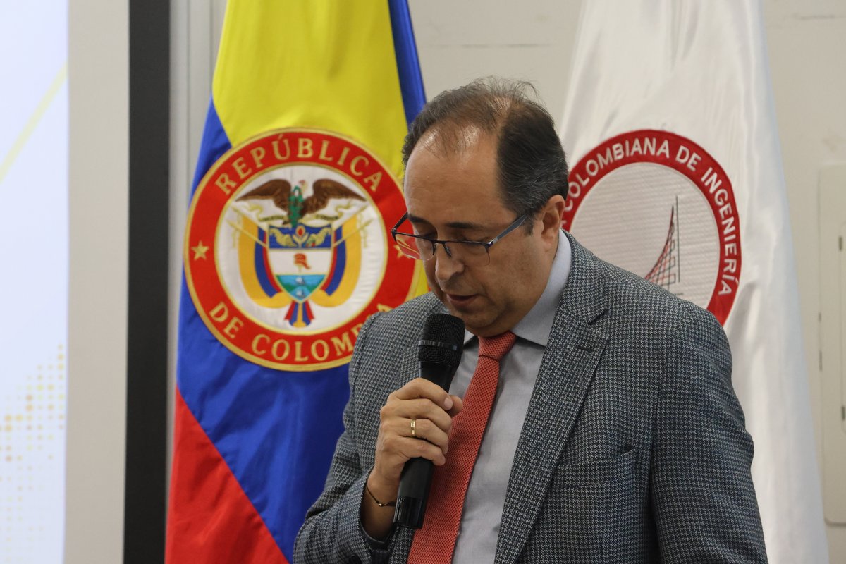 HOMENAJE A FUNDADORES