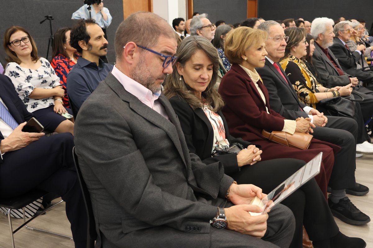 HOMENAJE A FUNDADORES