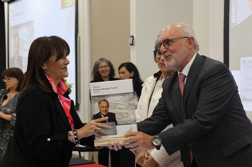 HOMENAJE A FUNDADORES