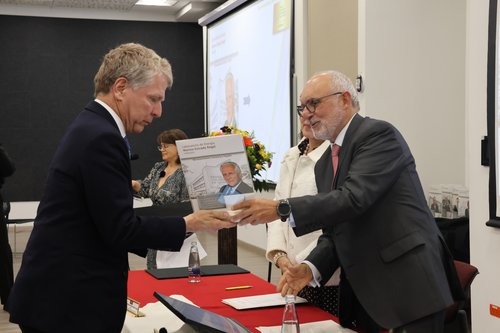 HOMENAJE A FUNDADORES