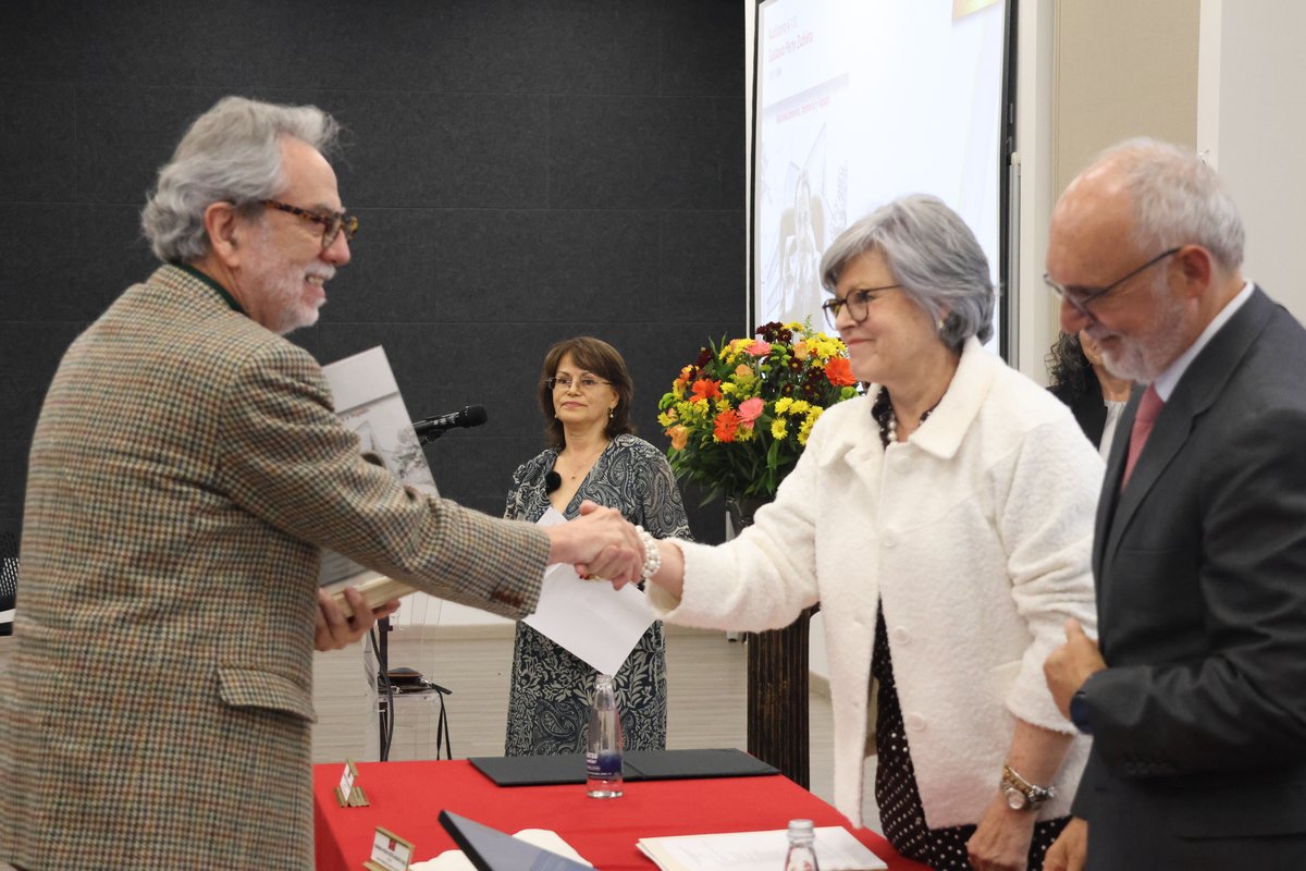 HOMENAJE A FUNDADORES