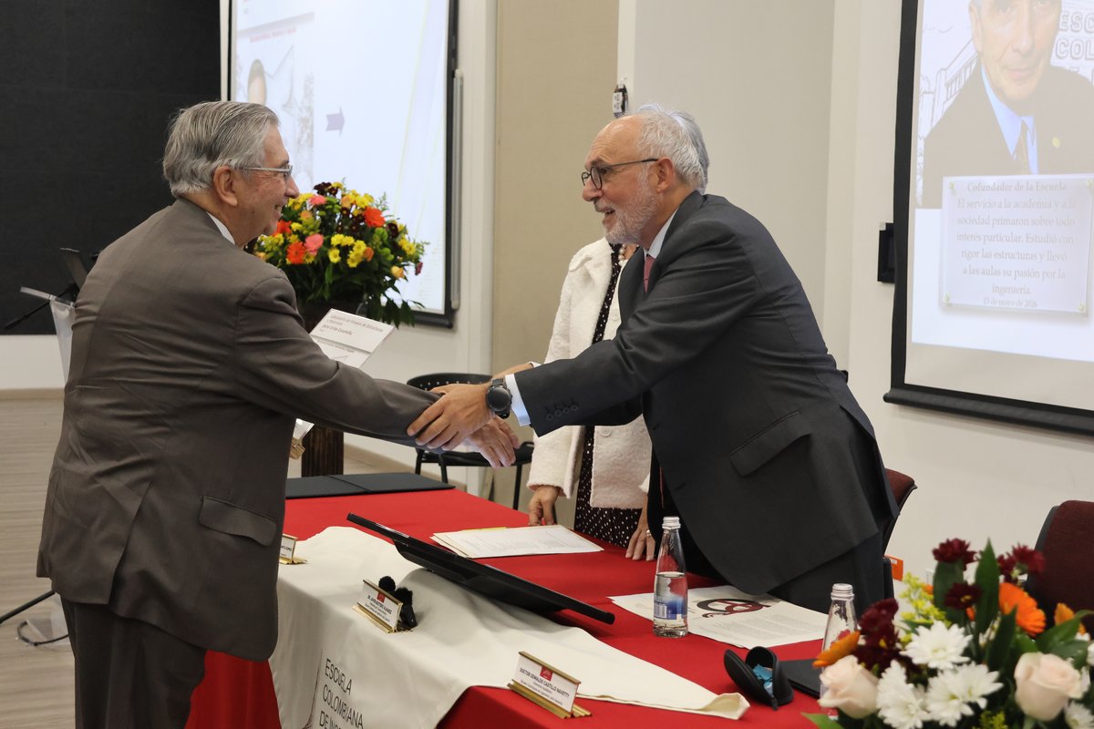 HOMENAJE A FUNDADORES