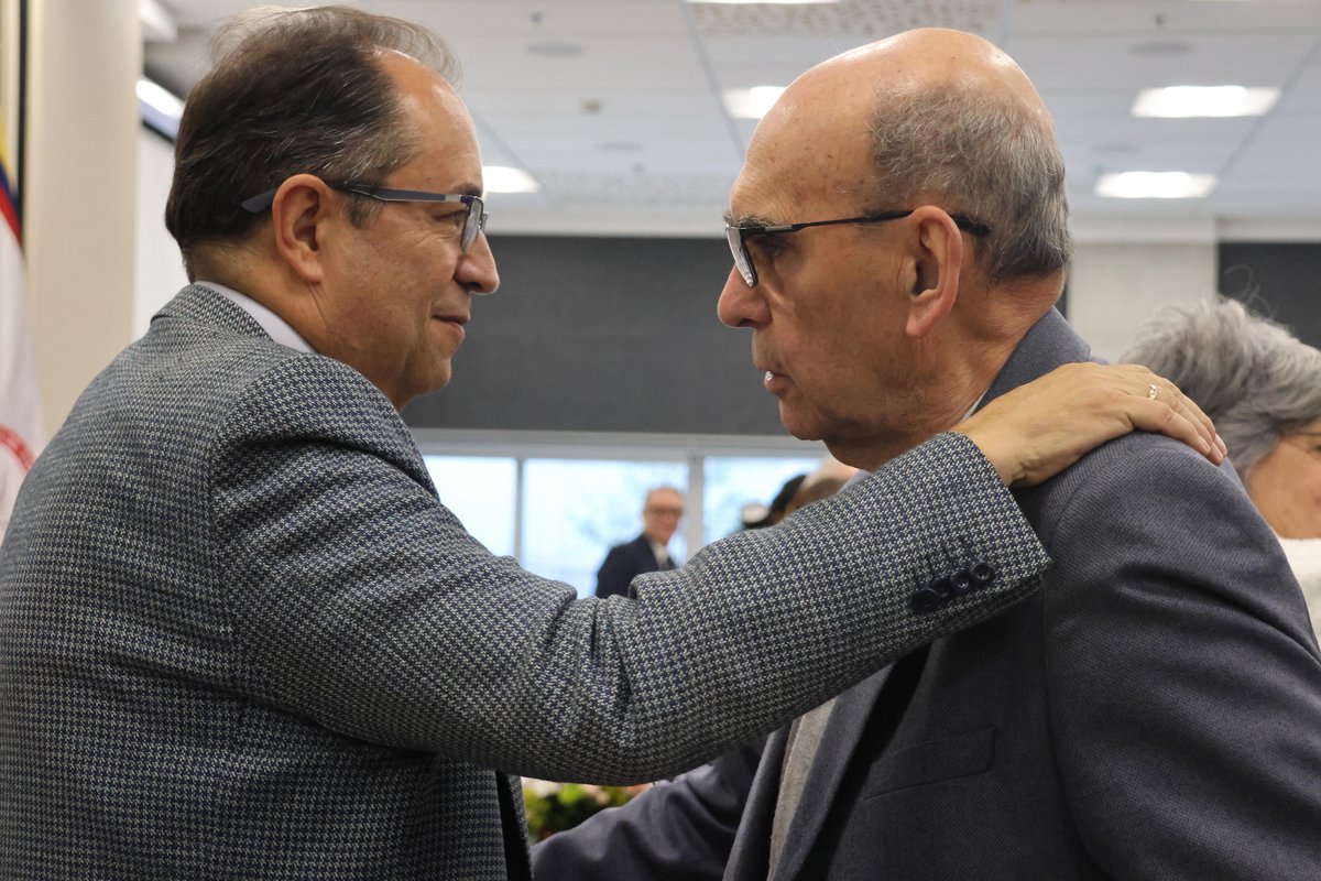 HOMENAJE A FUNDADORES