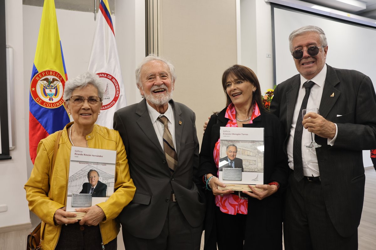 HOMENAJE A FUNDADORES