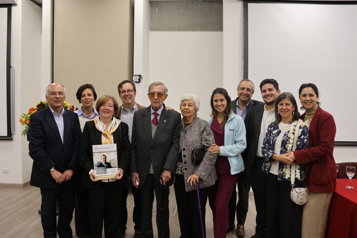 HOMENAJE A FUNDADORES
