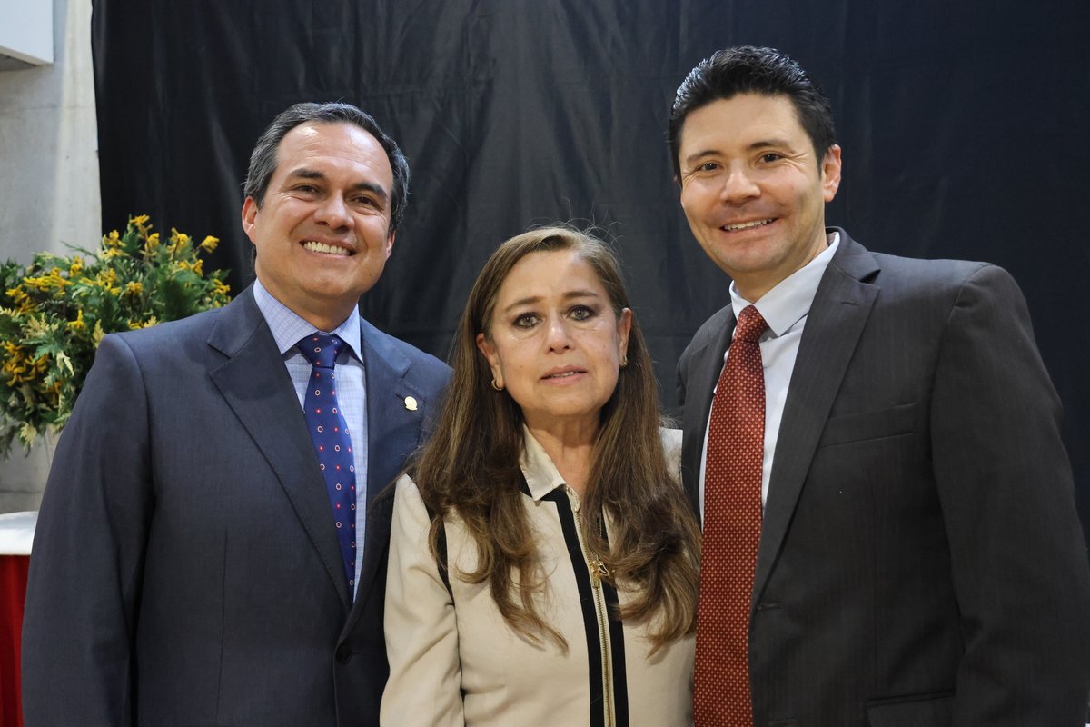 HOMENAJE A FUNDADORES
