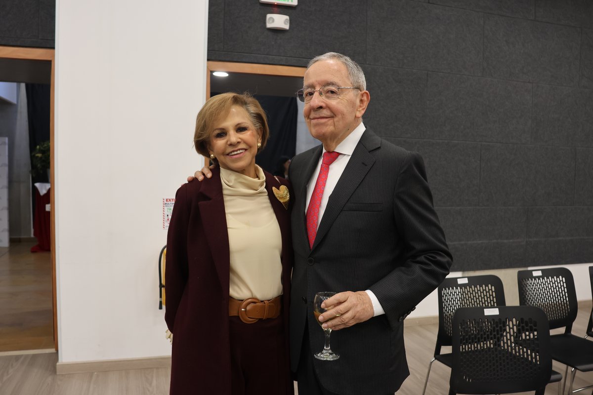 HOMENAJE A FUNDADORES