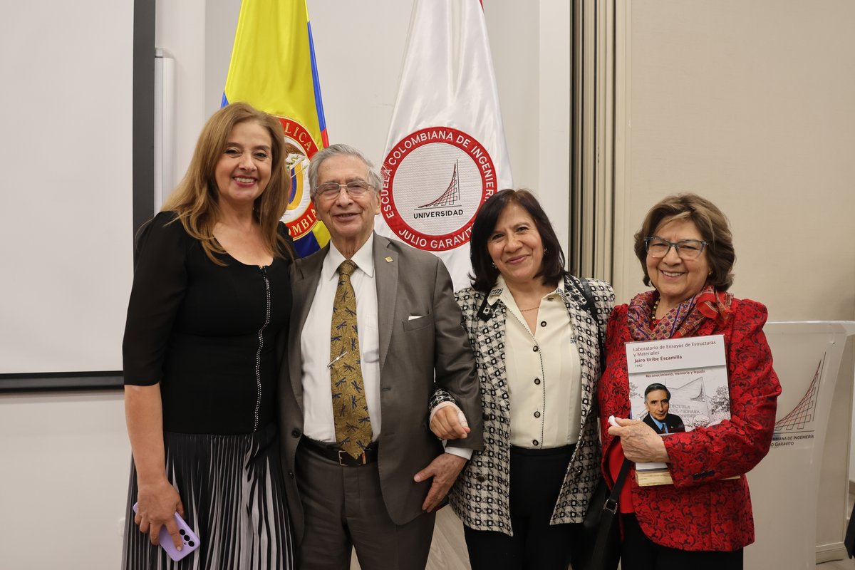 HOMENAJE A FUNDADORES