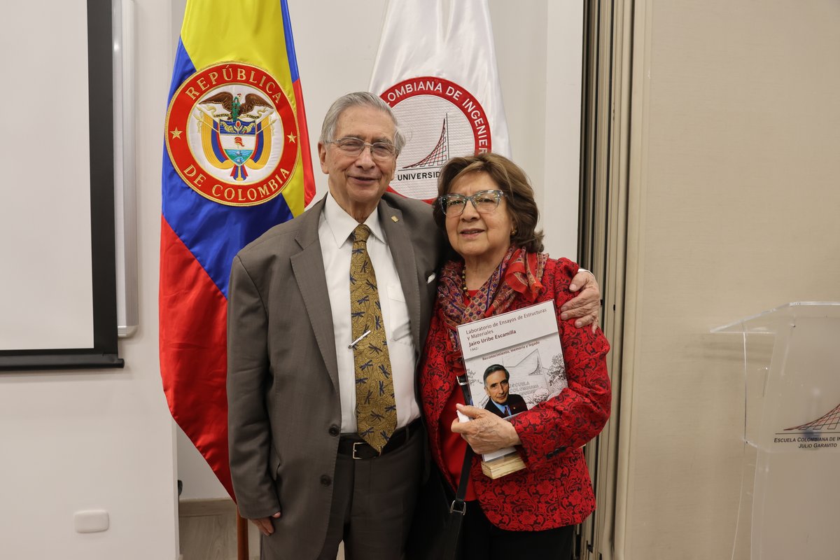 HOMENAJE A FUNDADORES