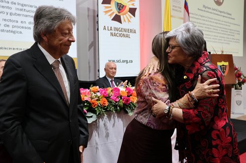 ENTREGA DE LA GRAN CRUZ - ESCUELA COLOMBIANA DE INGENIERÍA JULIO GARAVITO