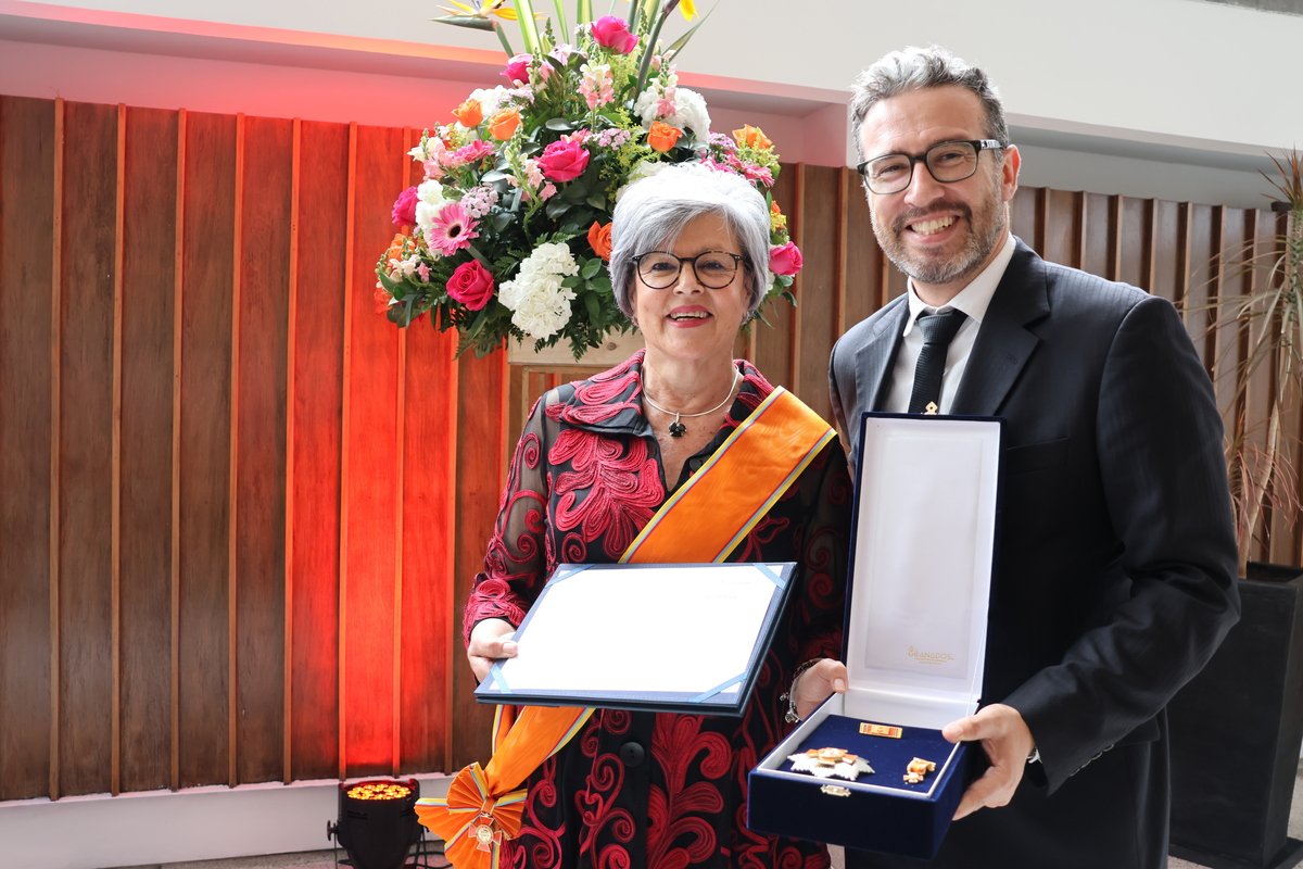 ENTREGA DE LA GRAN CRUZ - ESCUELA COLOMBIANA DE INGENIERÍA JULIO GARAVITO