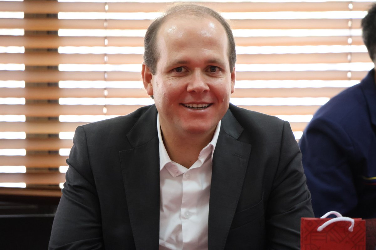 ESCUELA Y METRO LINEA 1