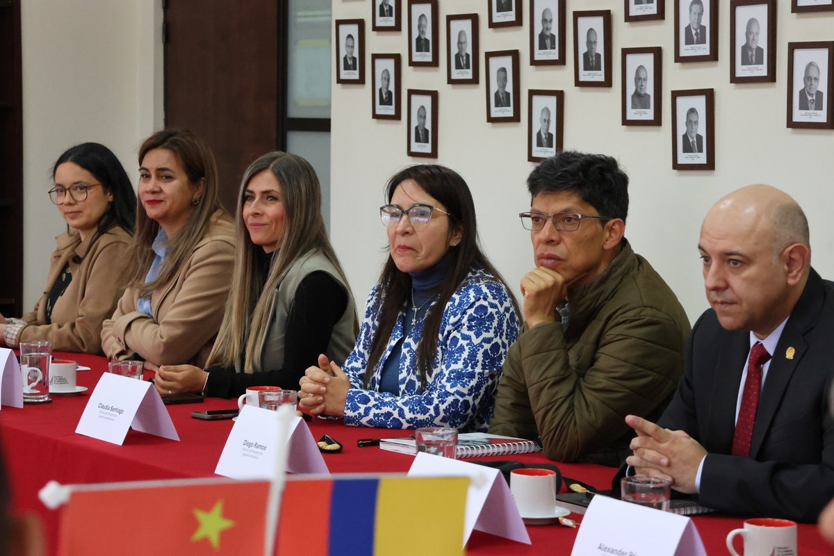 ESCUELA Y METRO LINEA 1