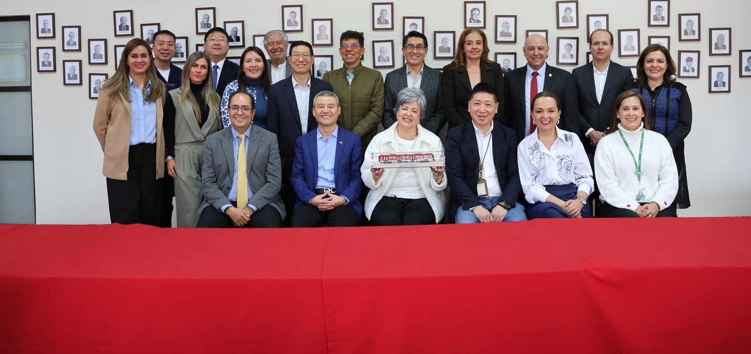 Escuela y Metro Línea 1