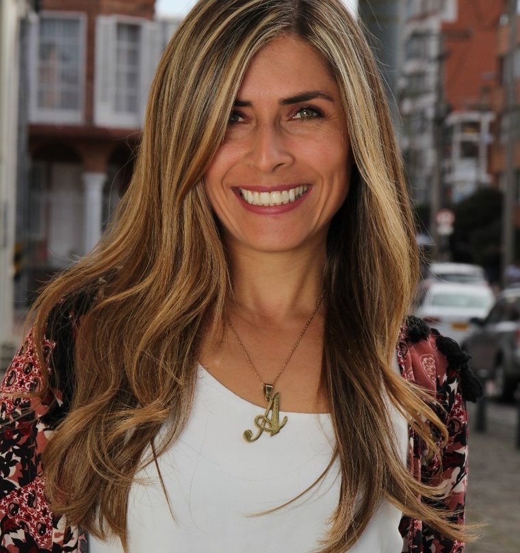 Ángela Guerrón.jpg