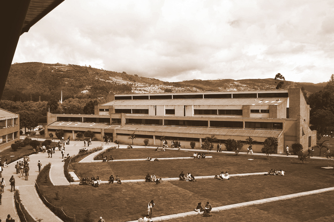 Biblioteca y Edificio B