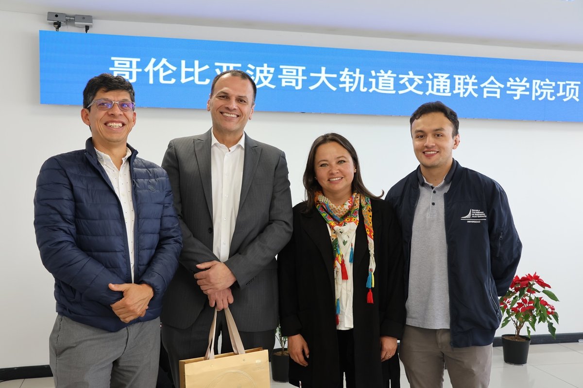 Ceremonia de inauguración de la Alianza Universitaria Empresarial Ferroviaria de Bogotá