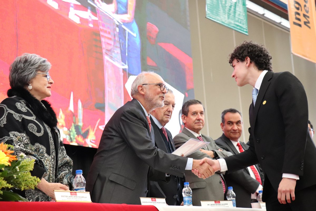 Ceremonia 92 . ° Grados pregrado (18)