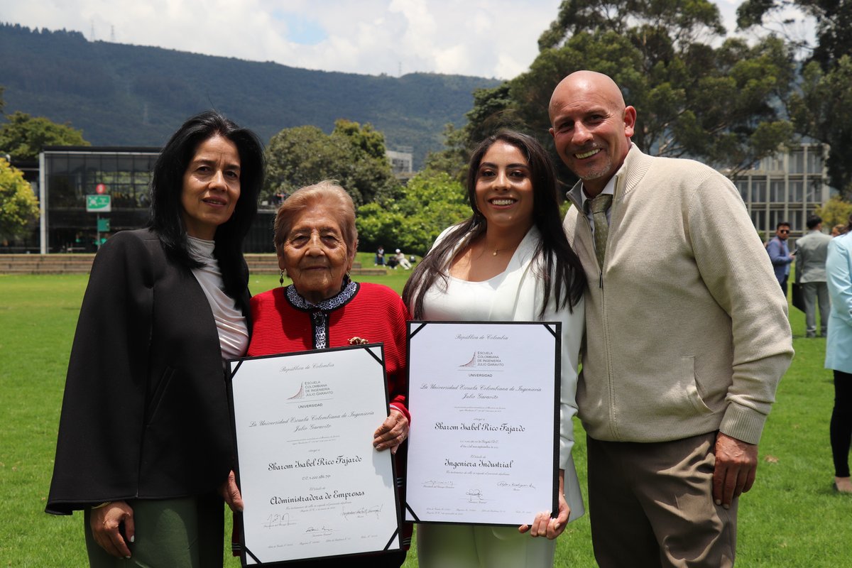 Ceremonia 92 . ° Grados pregrado (41)