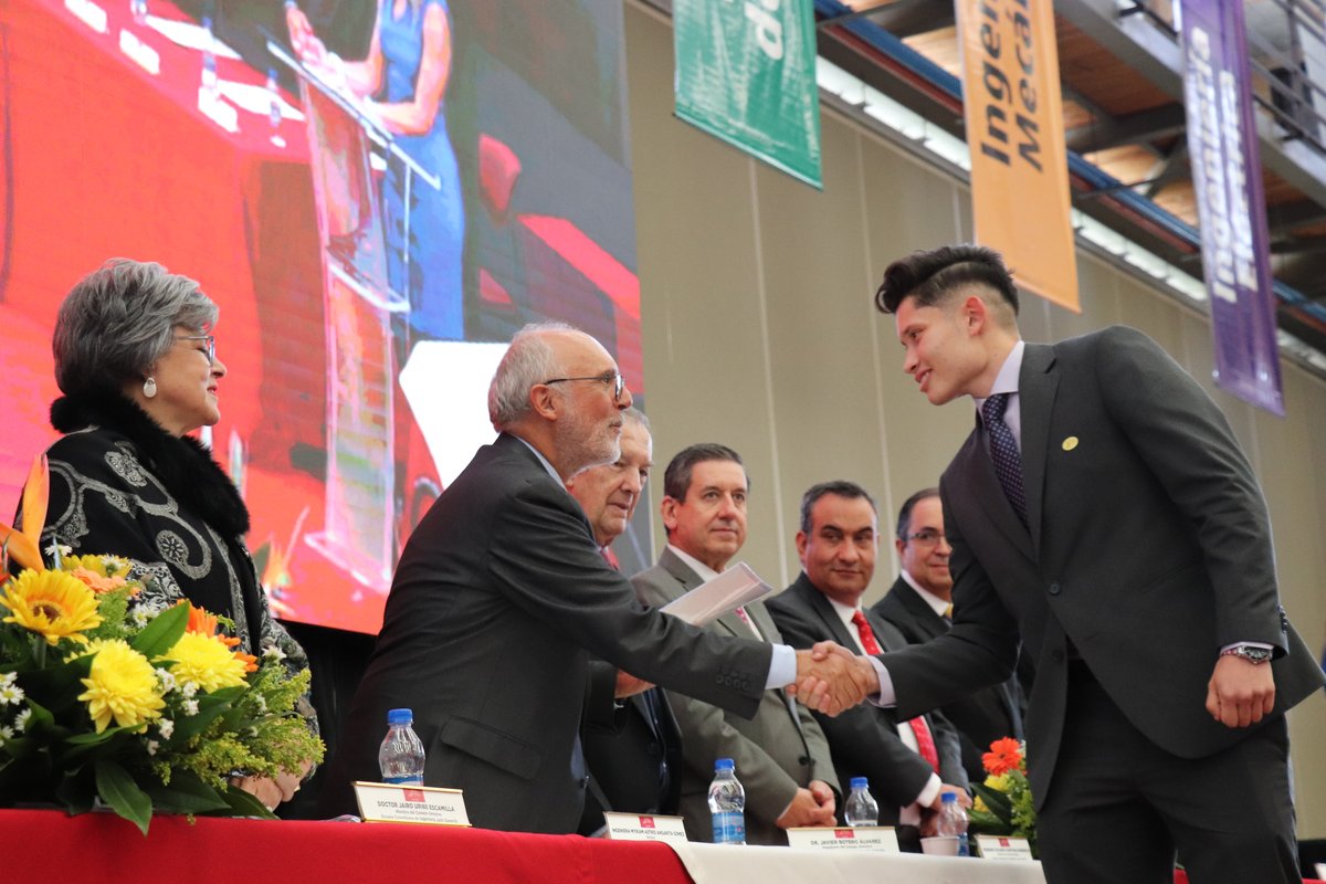 Ceremonia 92 . ° Grados pregrado (17)