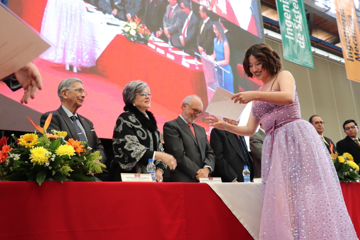 Ceremonia 92 . ° Grados pregrado (2)