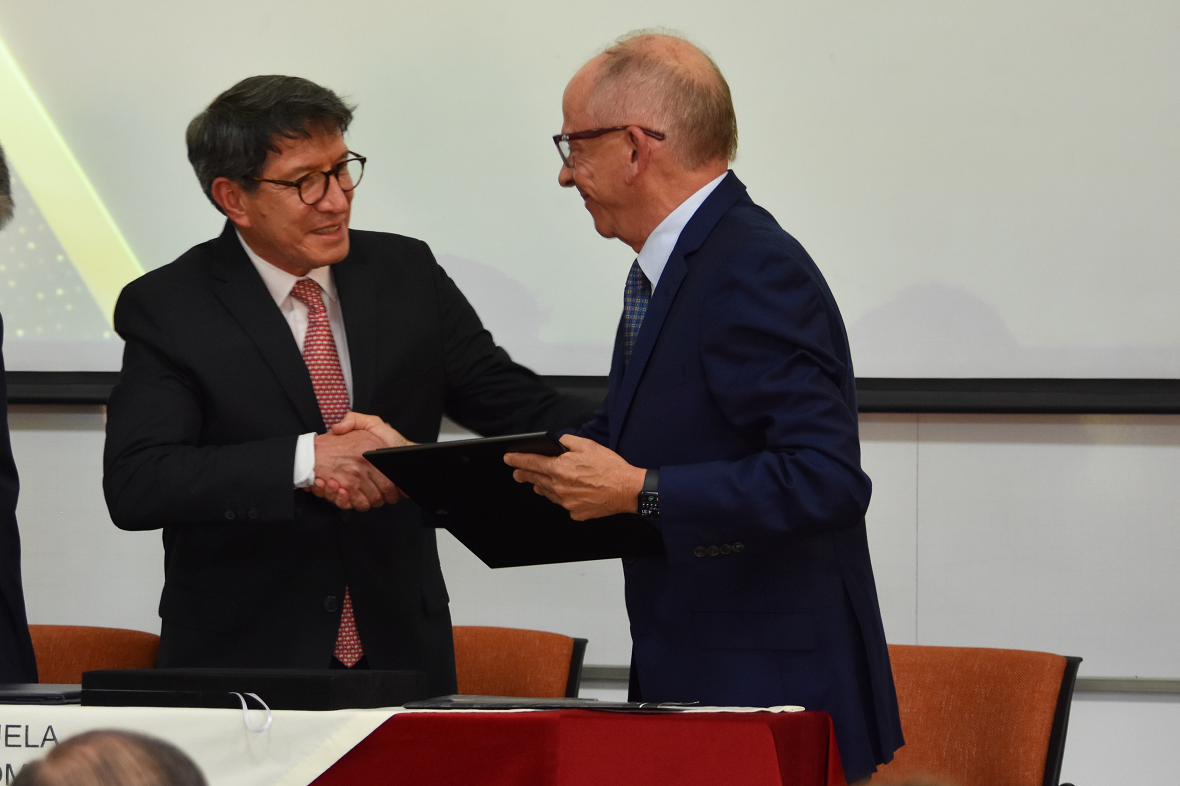 Ceremonia de profesor emérito (2)