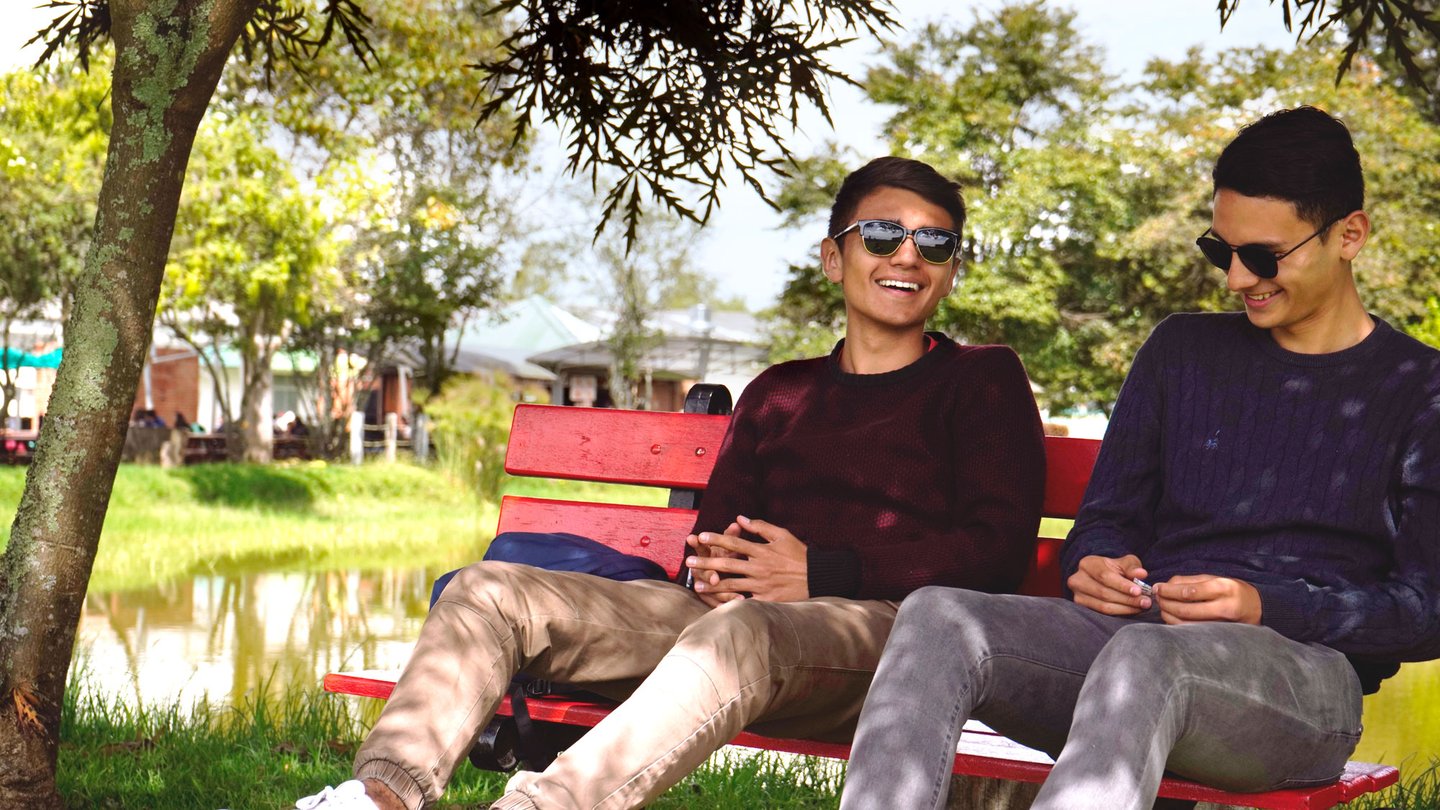 JOVENES