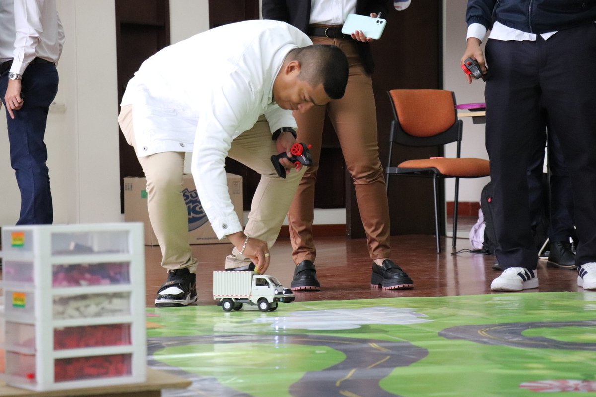 Colgas Diplomado Industrial (6)