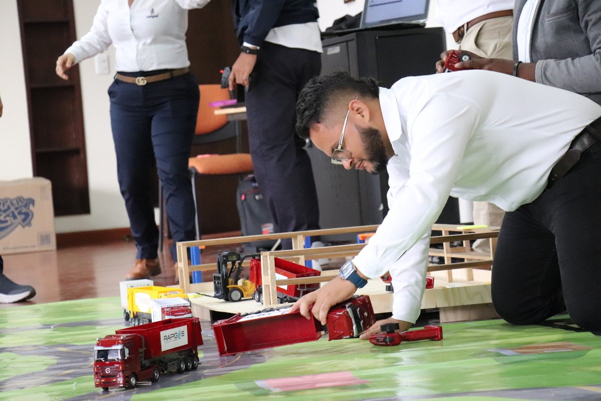 Colgas Diplomado Industrial (5)