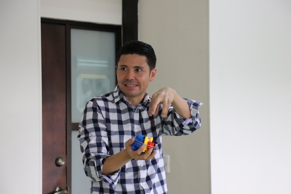 Colgas Diplomado Industrial (10)