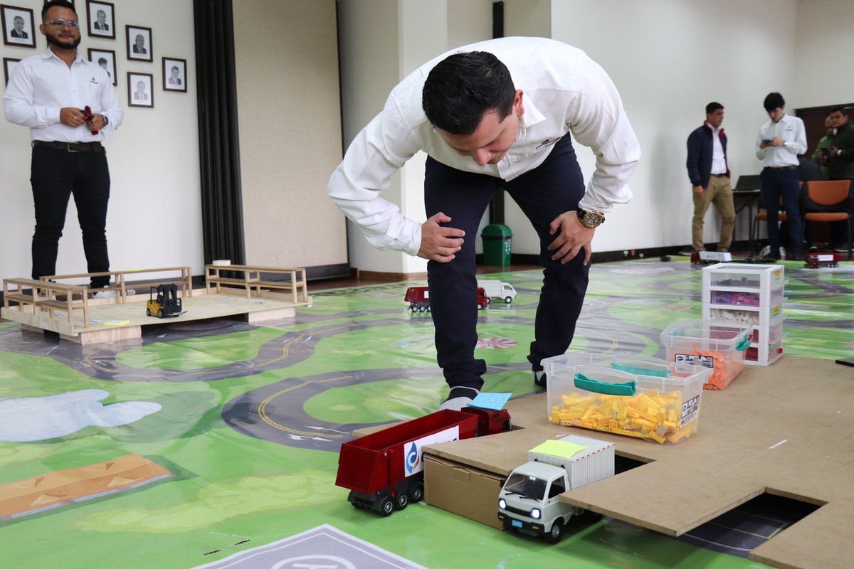 Colgas Diplomado Industrial (8)