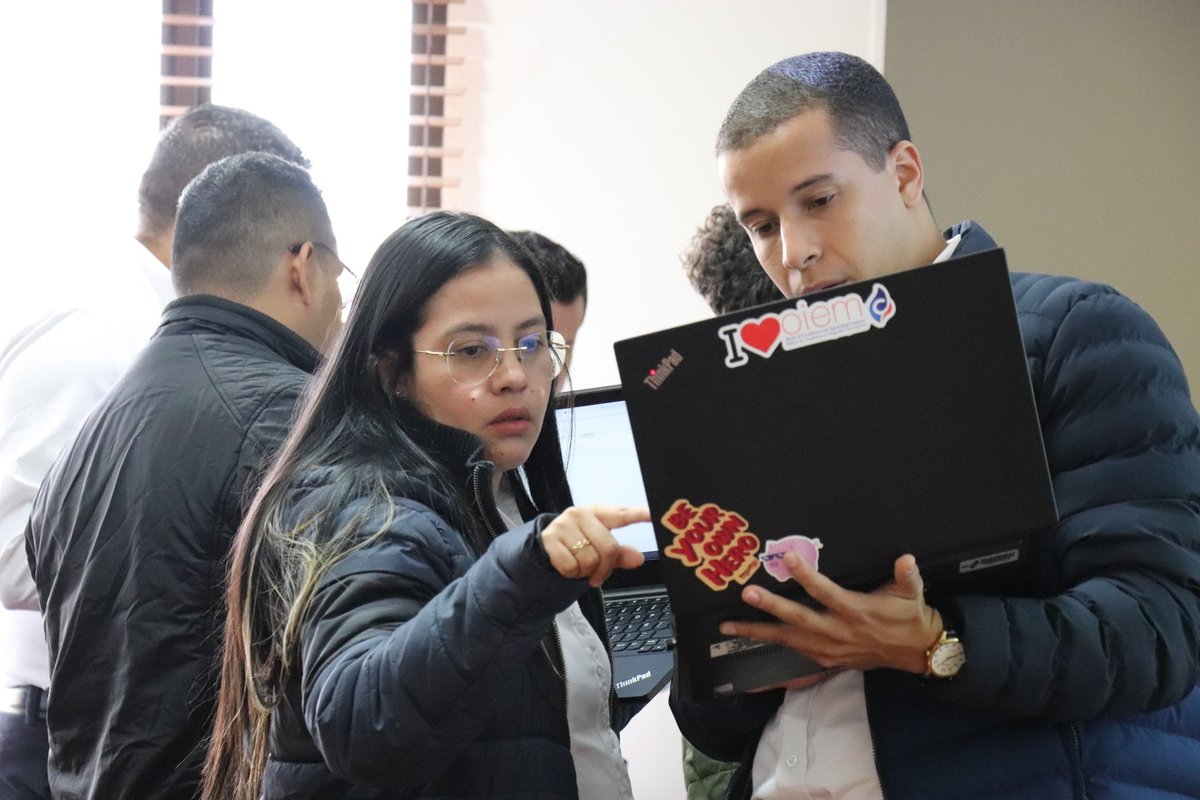 Colgas Diplomado Industrial (1)