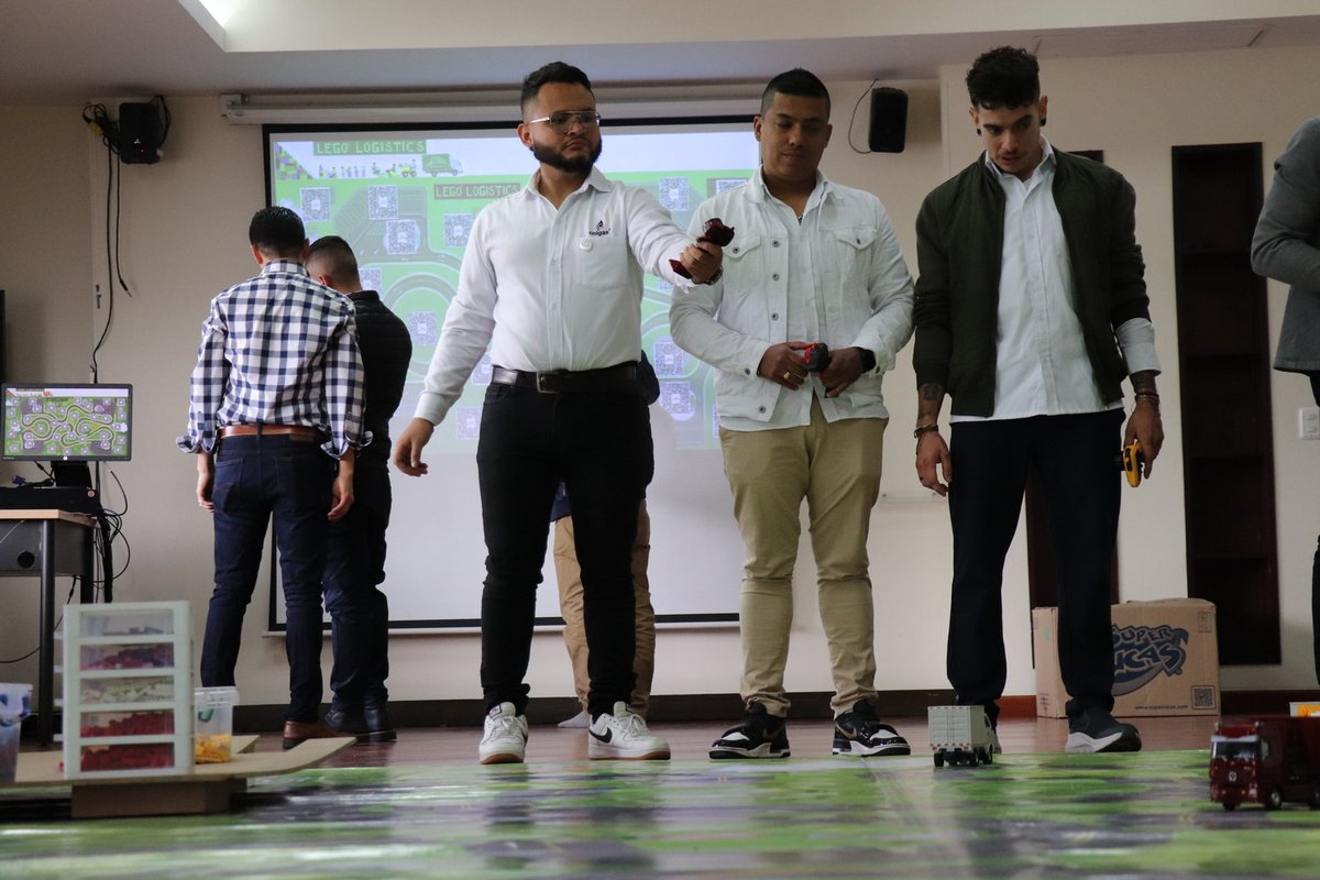 Colgas Diplomado Industrial (4)