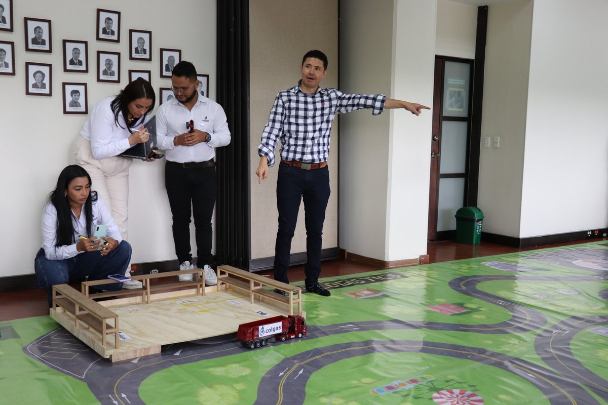 Colgas Diplomado Industrial (11)